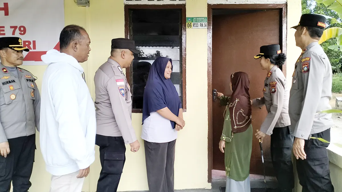 Warga Sebong Pereh Terima Bantuan Program Bedah Rumah Polres Bintan