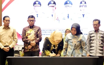 Kepala Dinas KP2KH Kepri, Rika Azmi, menandatangani Perjanjian Kerja Sama dengan Dinas KP2KH Provinsi Jawa Tengah di Hotel Mariot, Batam