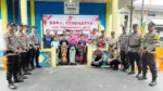 Wakapolres Bintan, Kompol Eri Sujati bersama jajaran Polsek Tambelan dan peserta Sunatan Massal Gratis di Posyandu Desa Kampung Melayu, Kecamatan Tambelan, Kabupaten Bintan